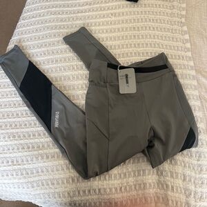 Gymshark‎ Silver and Black Activewear